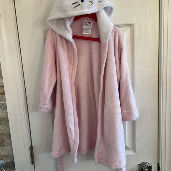 Hello Kitty Hooded Bath Robe 4/5 - Picture 5 of 7